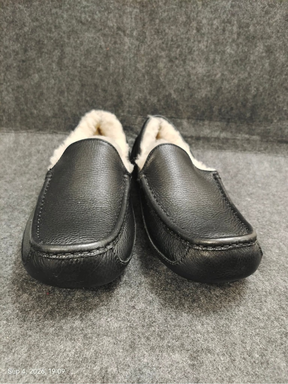 NWOB UGG Men’s ASCOT Black Leather Moccasin Slippers Shoes SZ 11